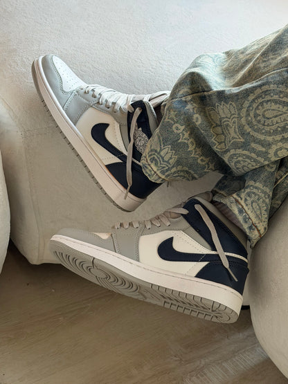 Air Jordan 1 Grey