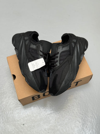 Adidas Yeezy Boost 700