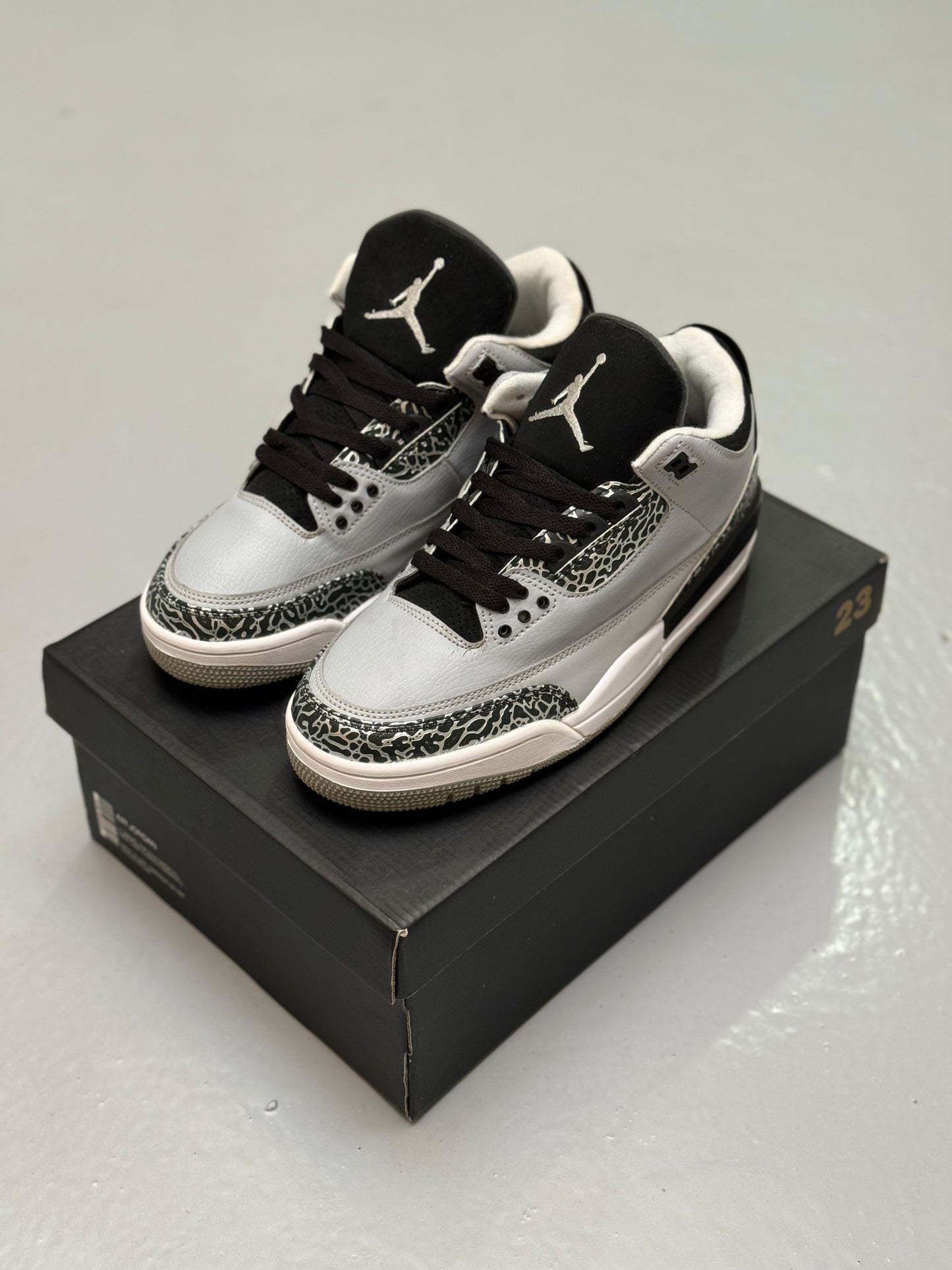 Air Jordan Retro 3 Wolf Grey