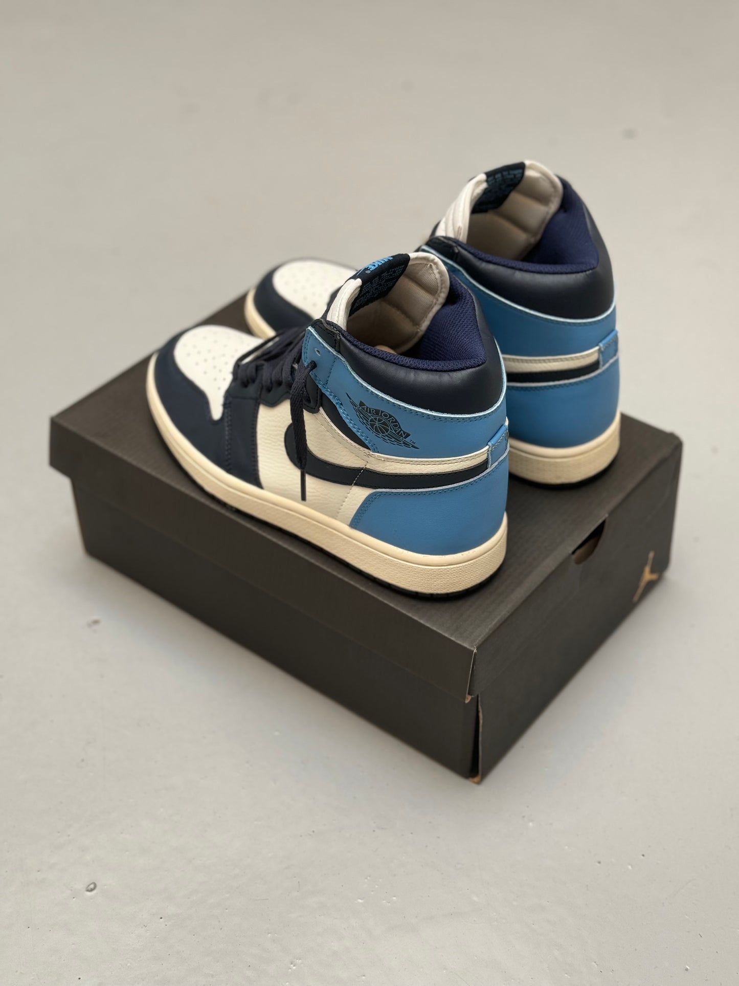 Air Jordan Retro 1 “Obsidian”
