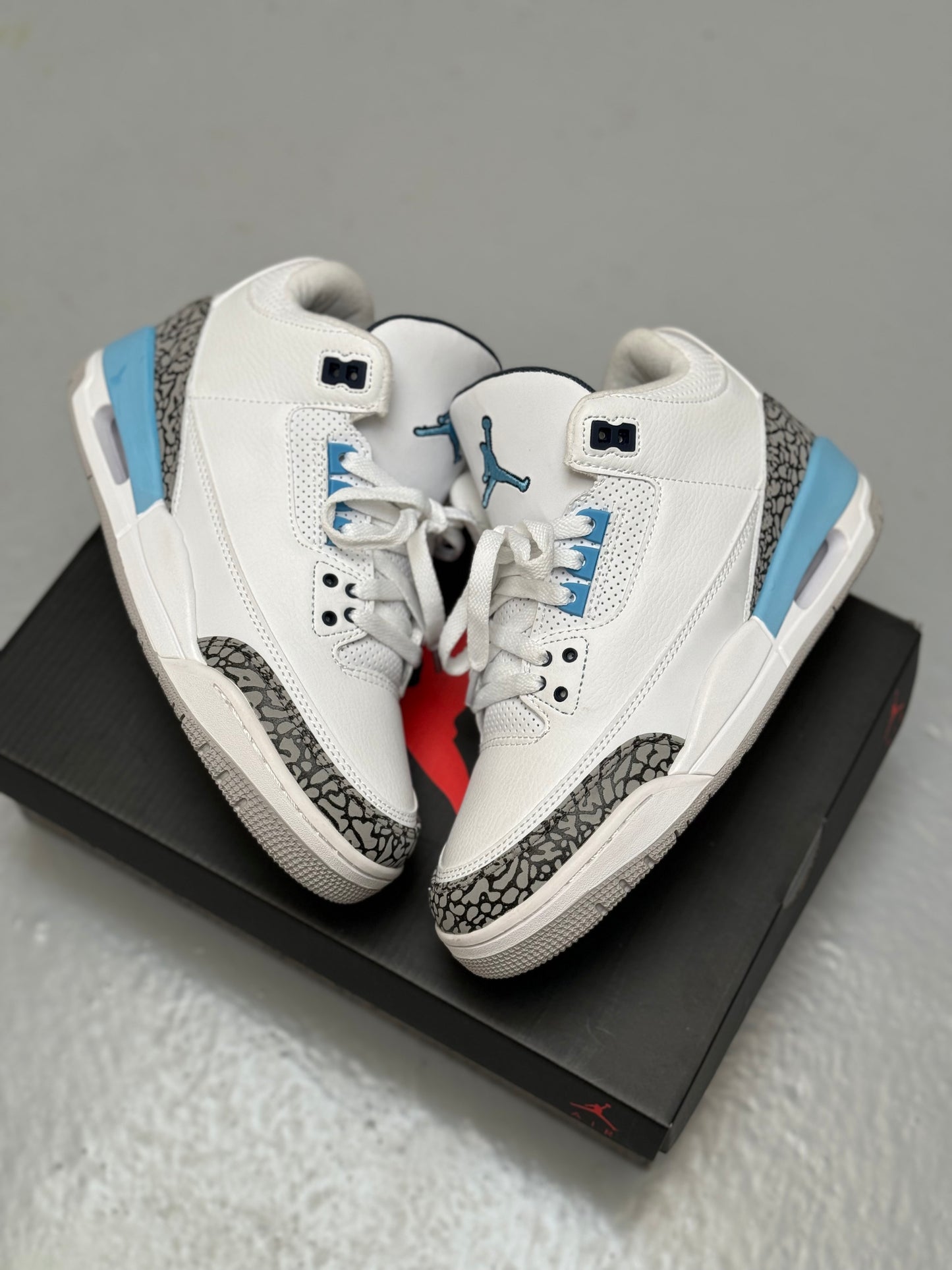 Air Jordan Retro 3 UNC