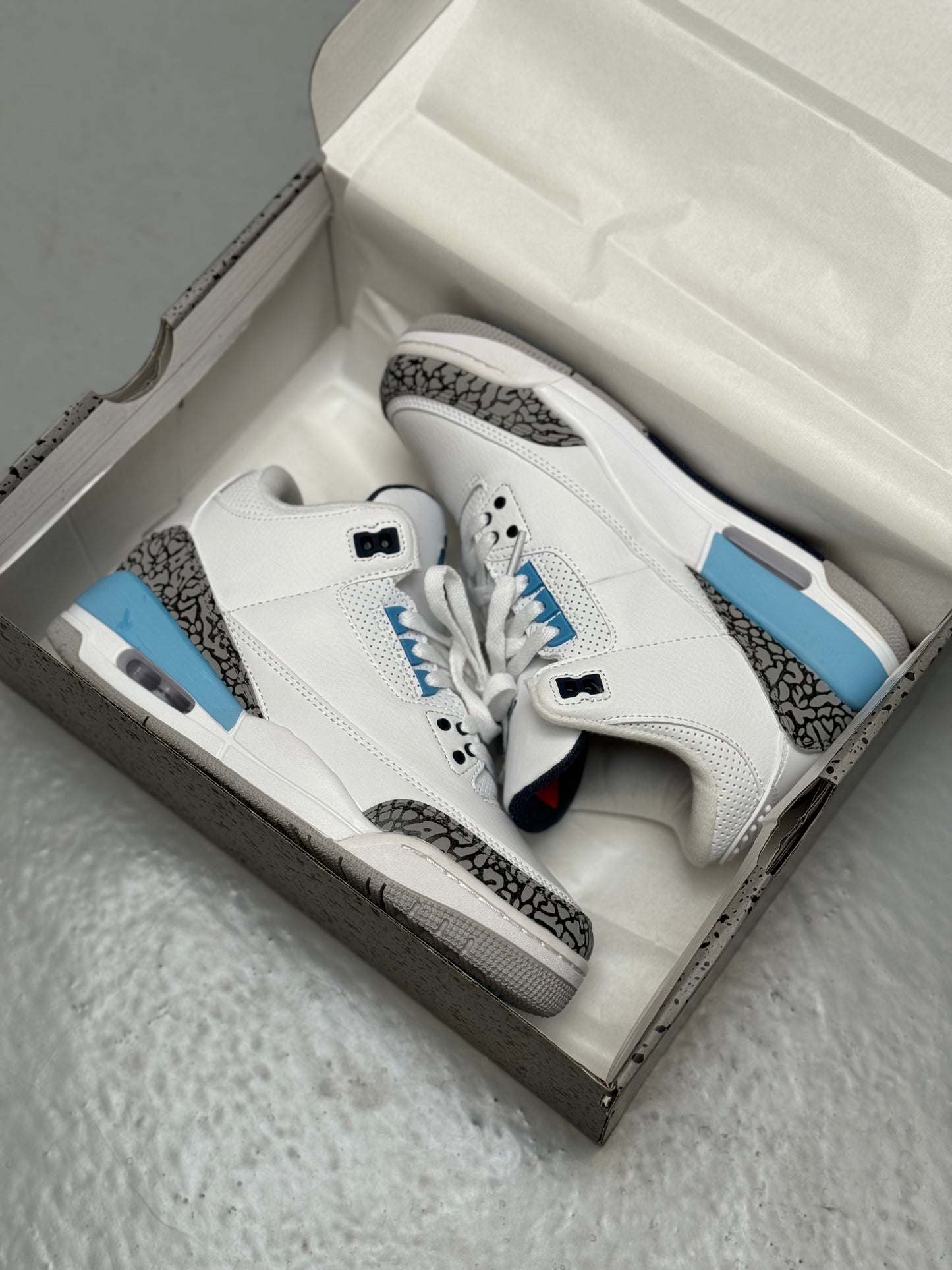 Air Jordan Retro 3 UNC