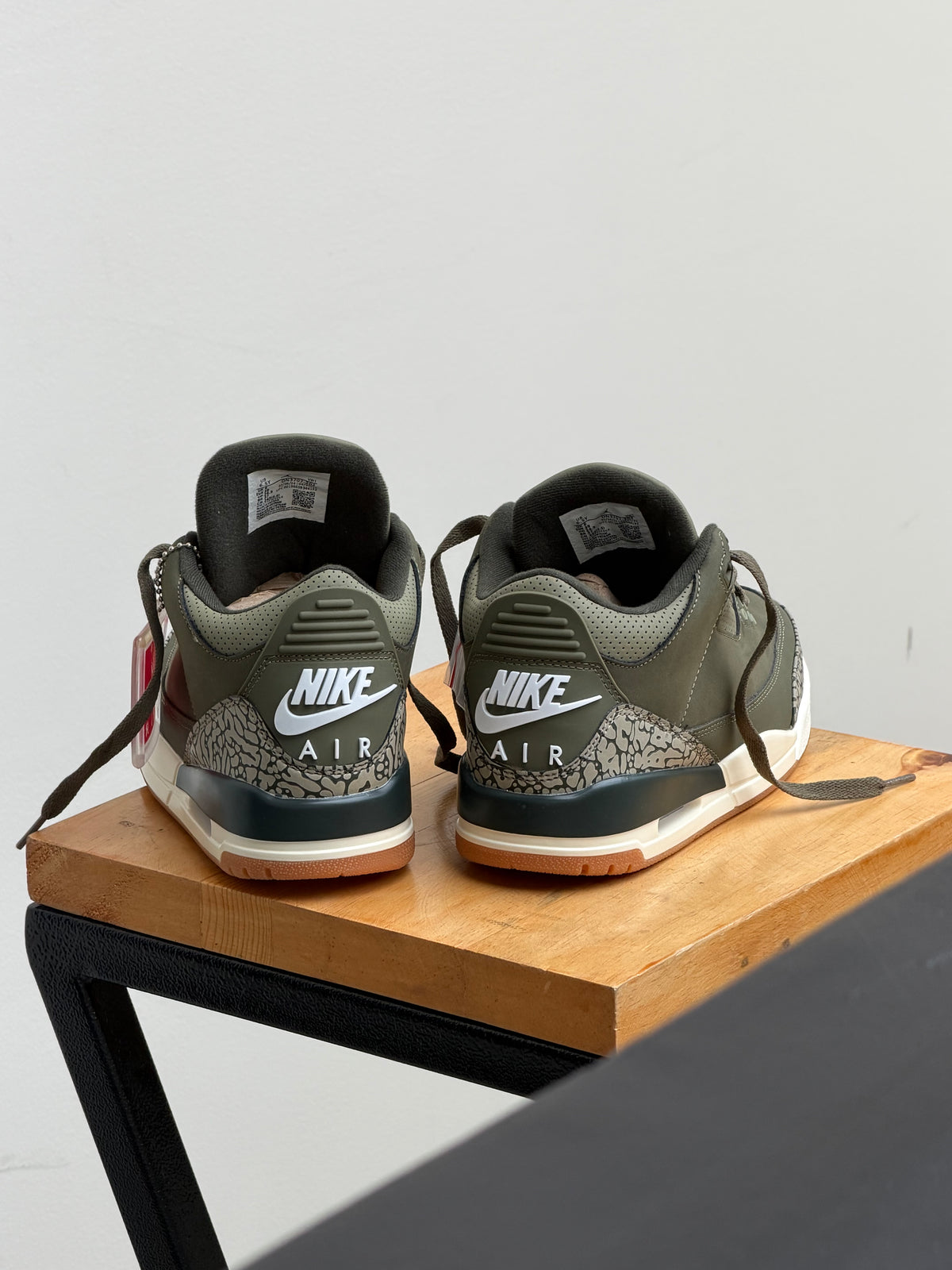Air Jordan 3 Retro "Medium Olive" / "Family Affair"