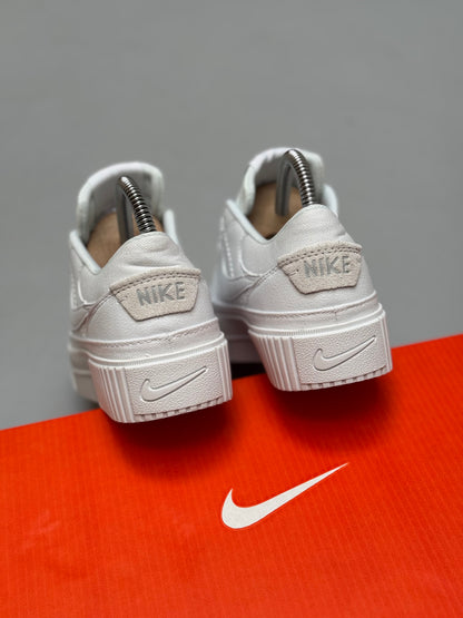 Nike Court Legacy