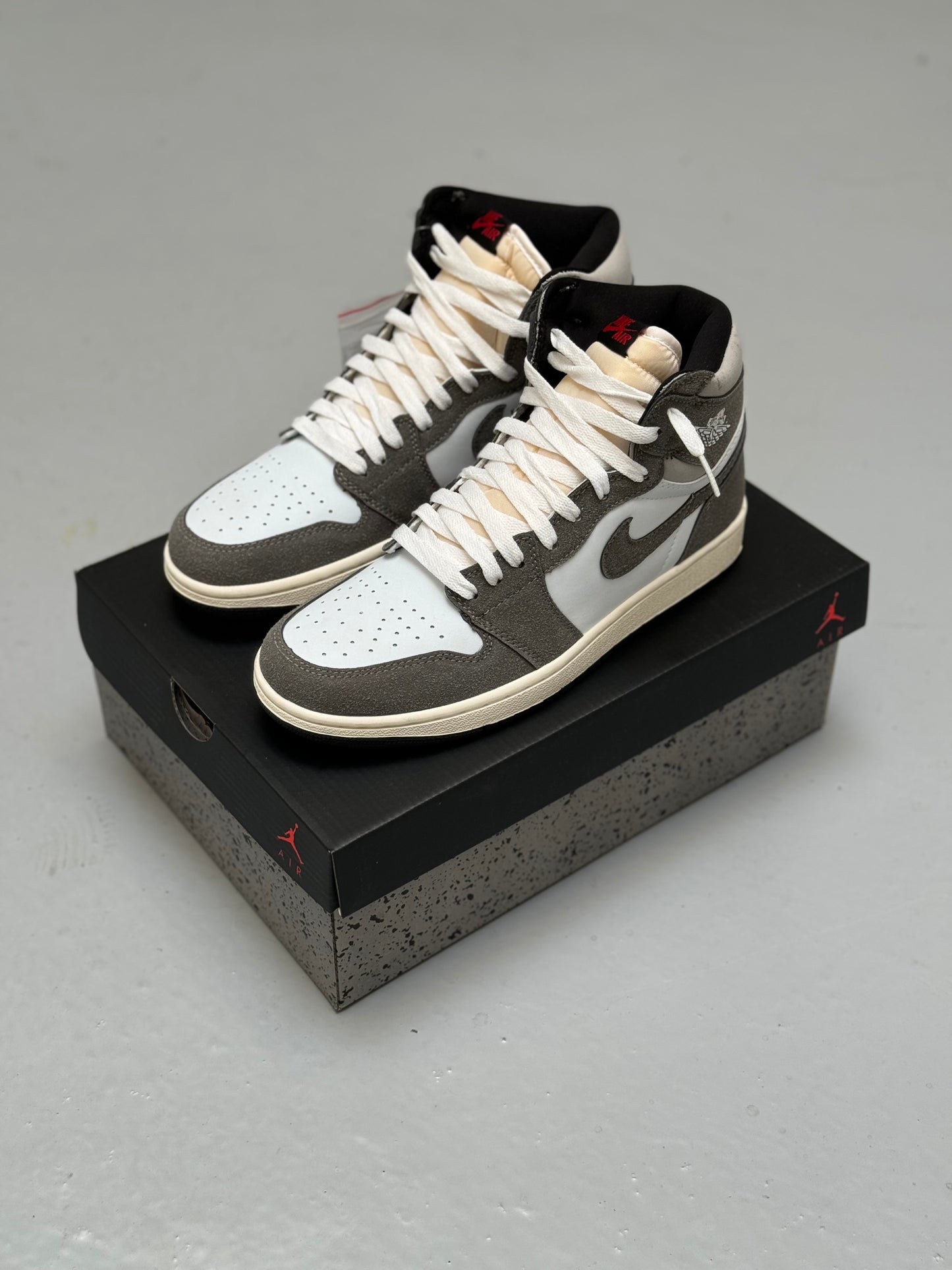 Air Jordan Retro 1 Black Fire Red