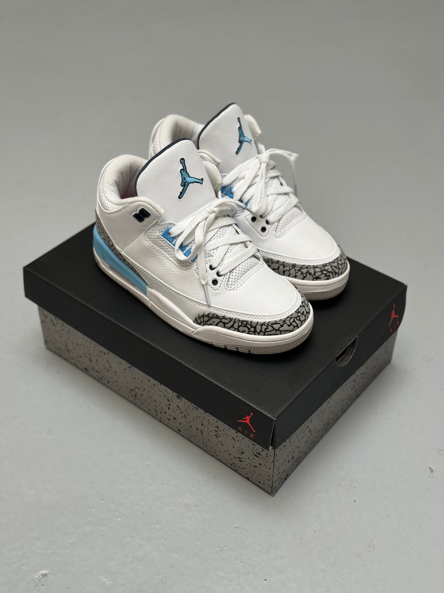 Air Jordan Retro 3 UNC