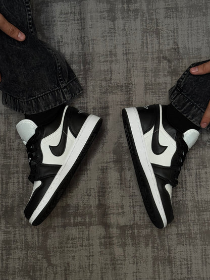 Air Jordan Retro 1 Low B&W