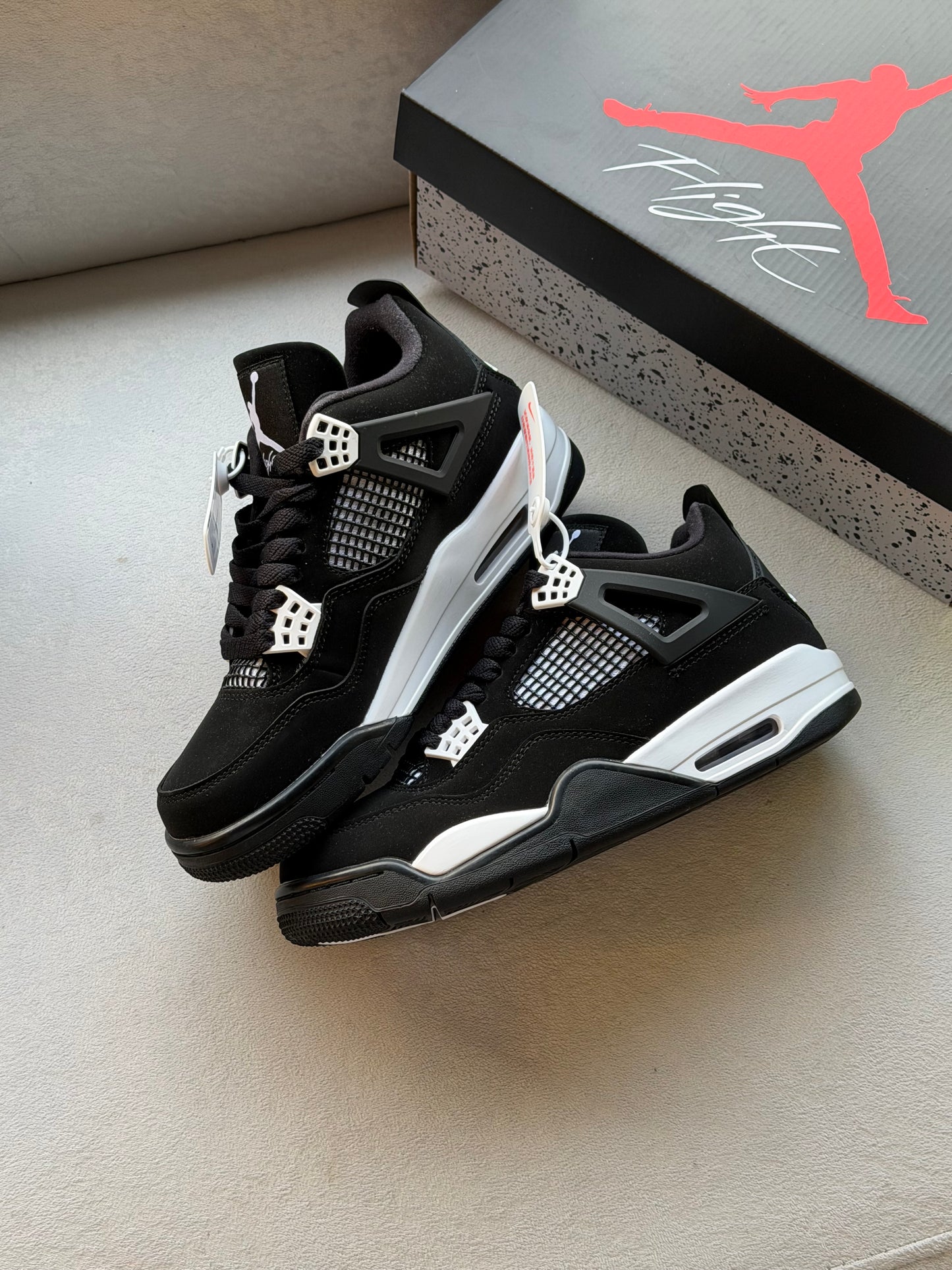 Nike Air Jordan 4 Retro “White Thunder”