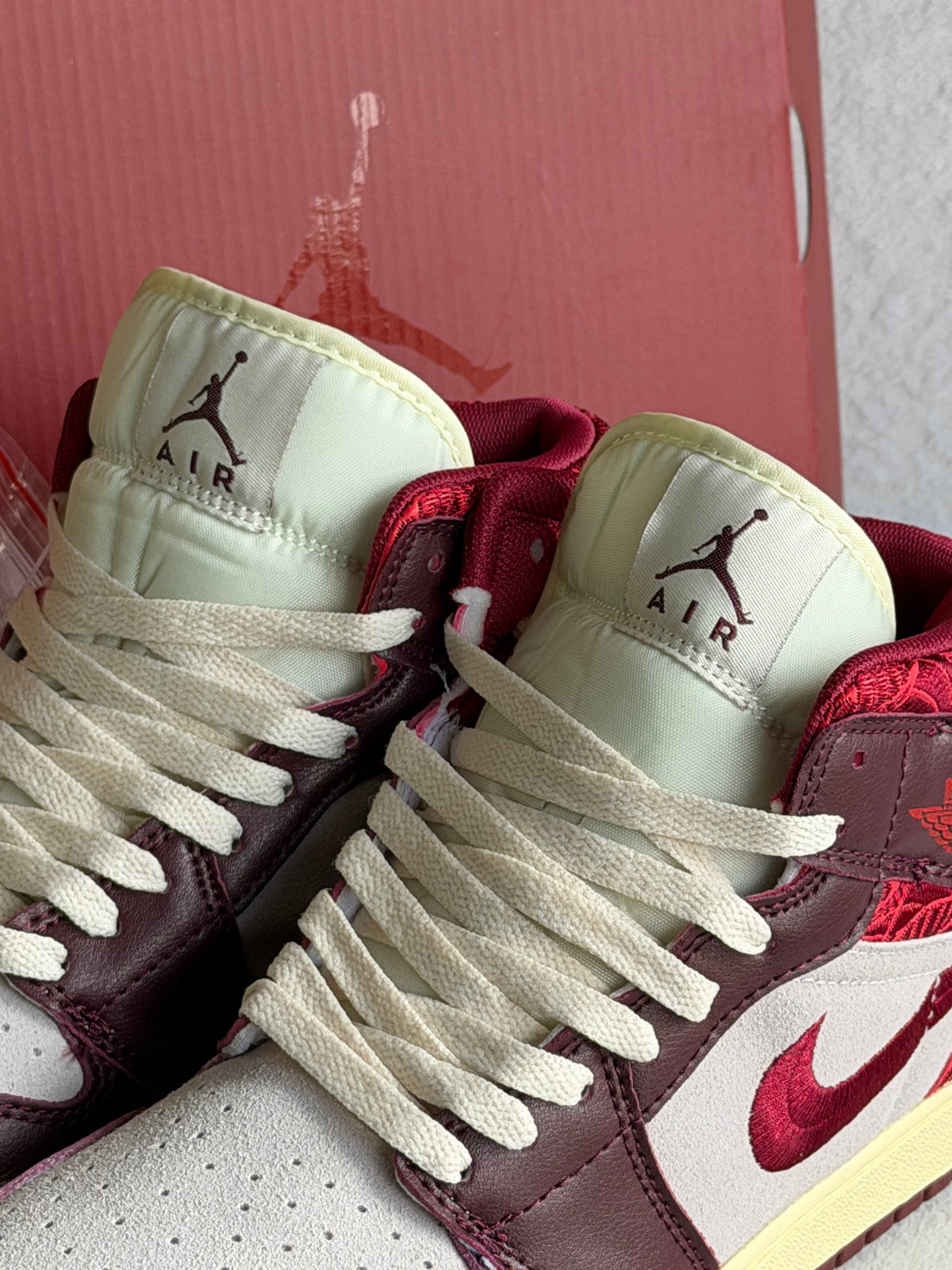 Air Jordan 1 Mid SE "Tiki Leaf"