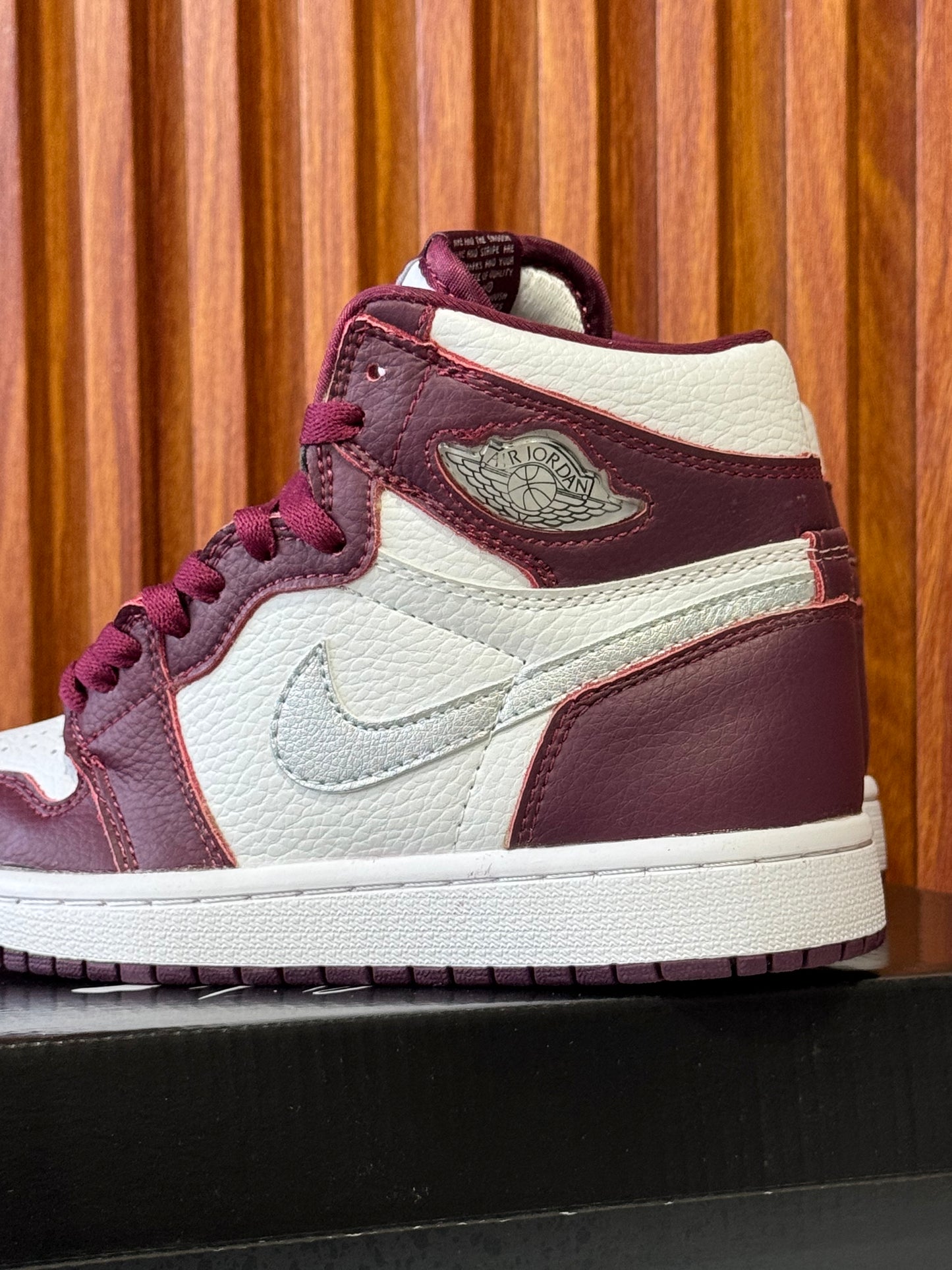 Air Jordan Retro 1 Vinotinto