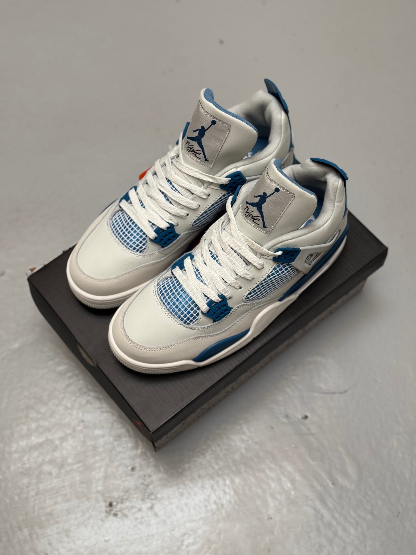 Air Jordan 4 Military Blue