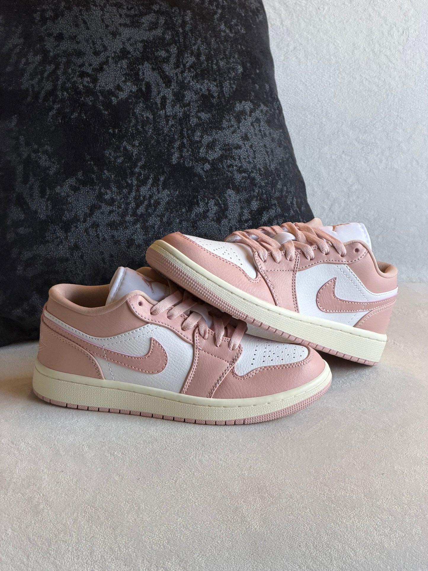 Air Jordan 1 Low “Pink Oxford”