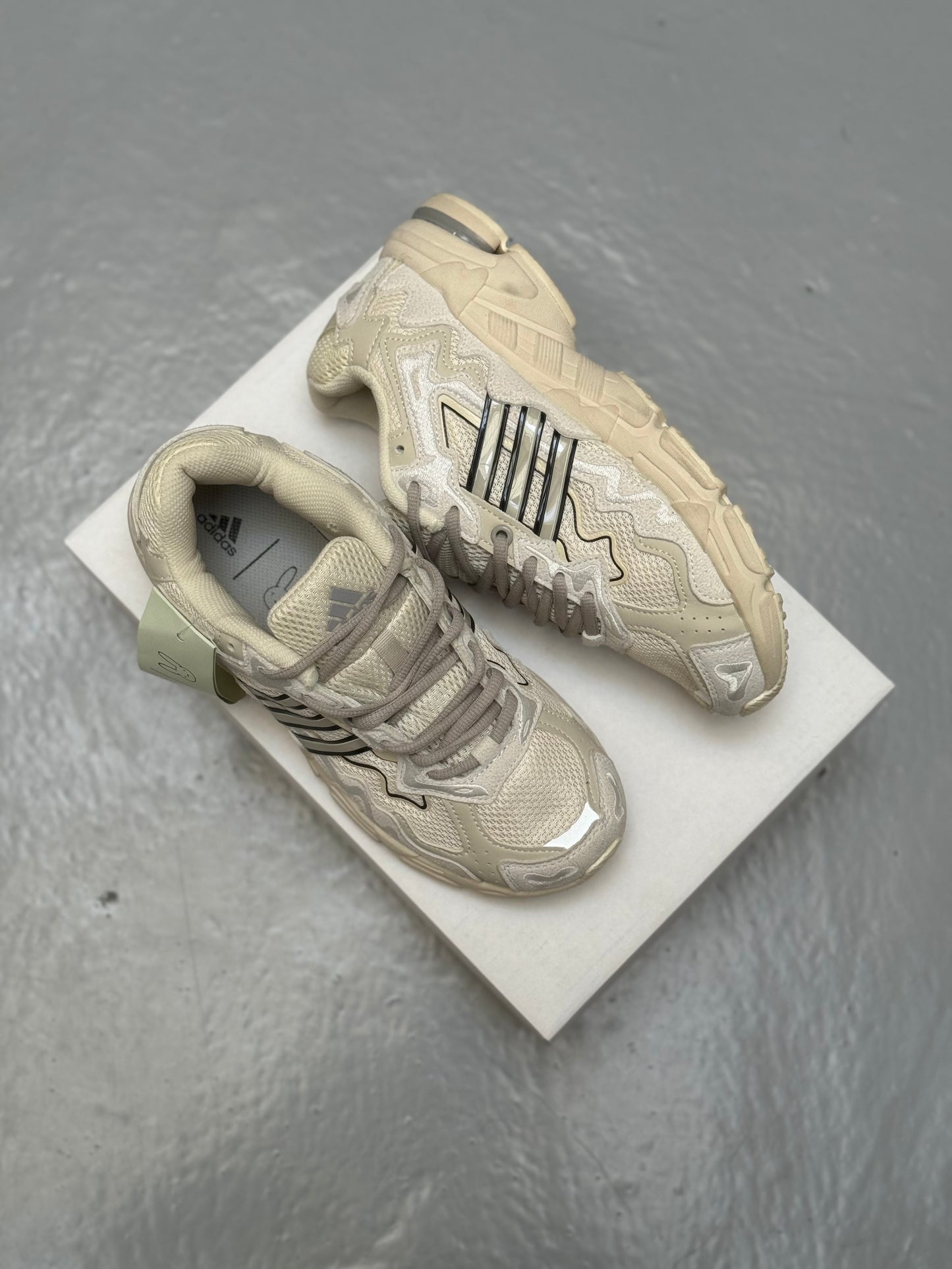 Adidas Respose CL x Bad Bunny Wonder White