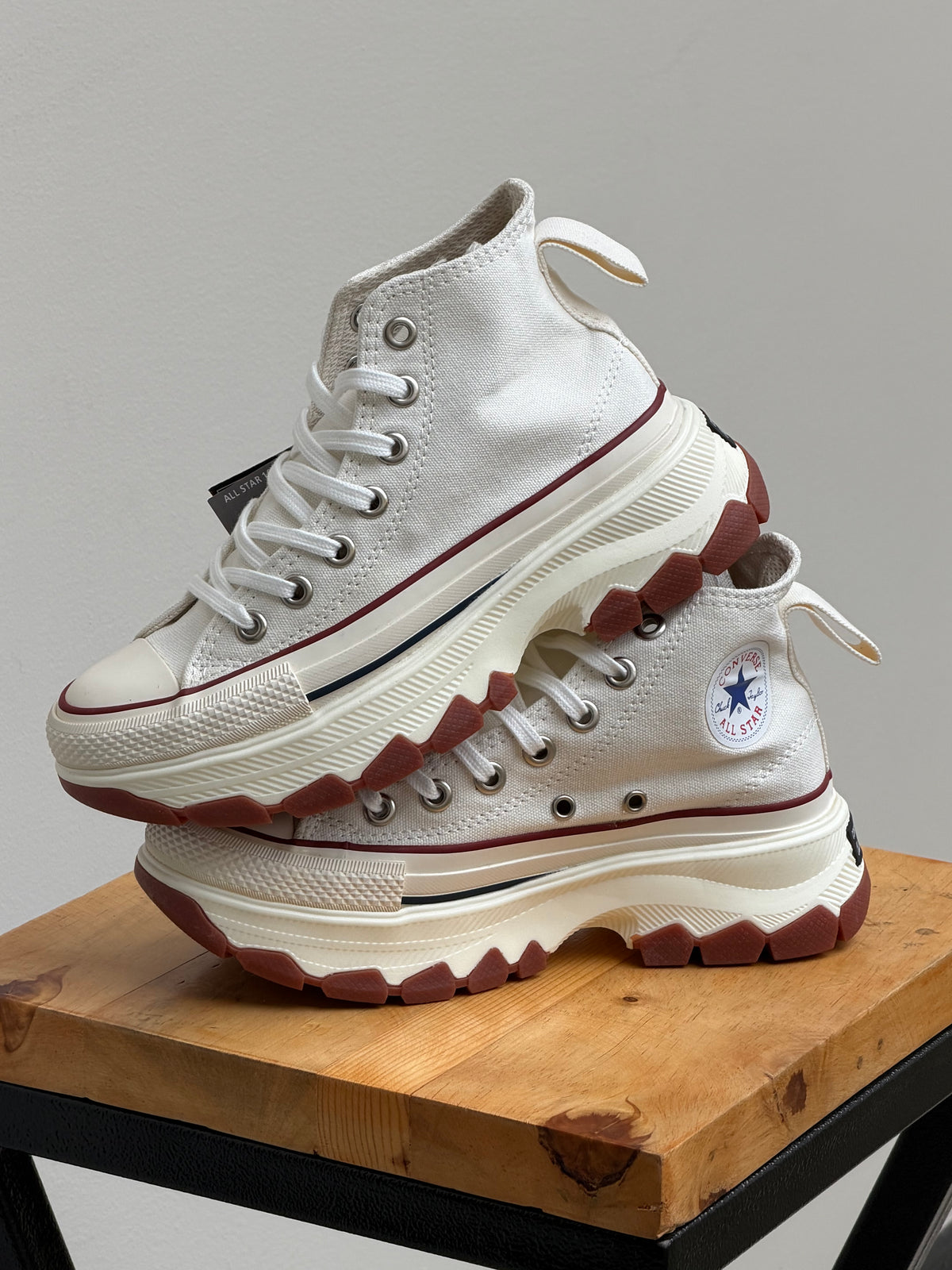 Converse Run Star Hike