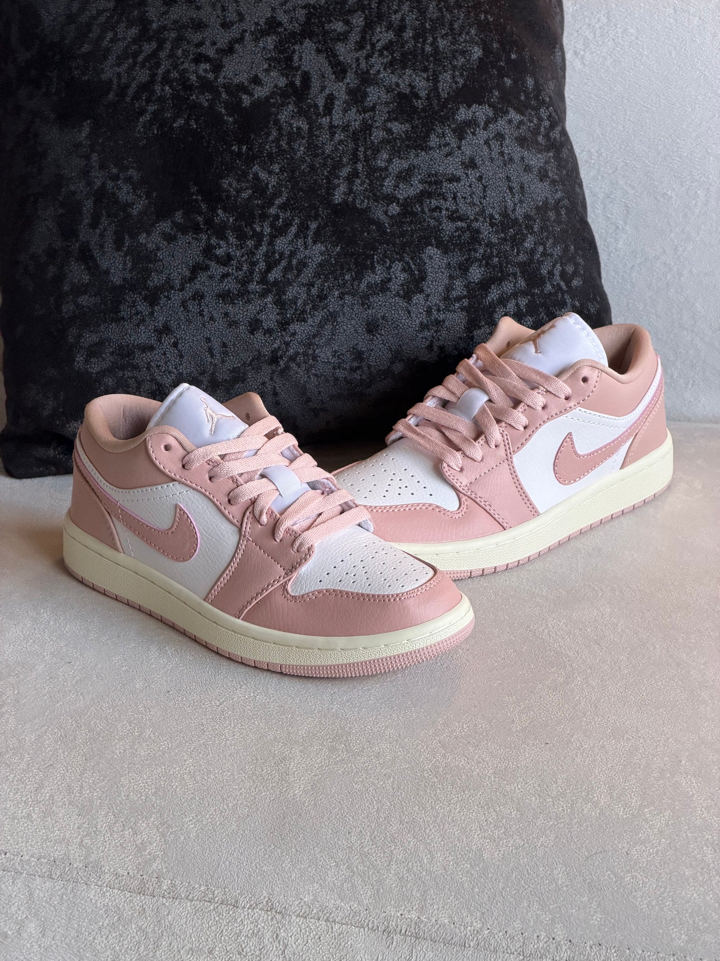 Air Jordan 1 Low “Pink Oxford”