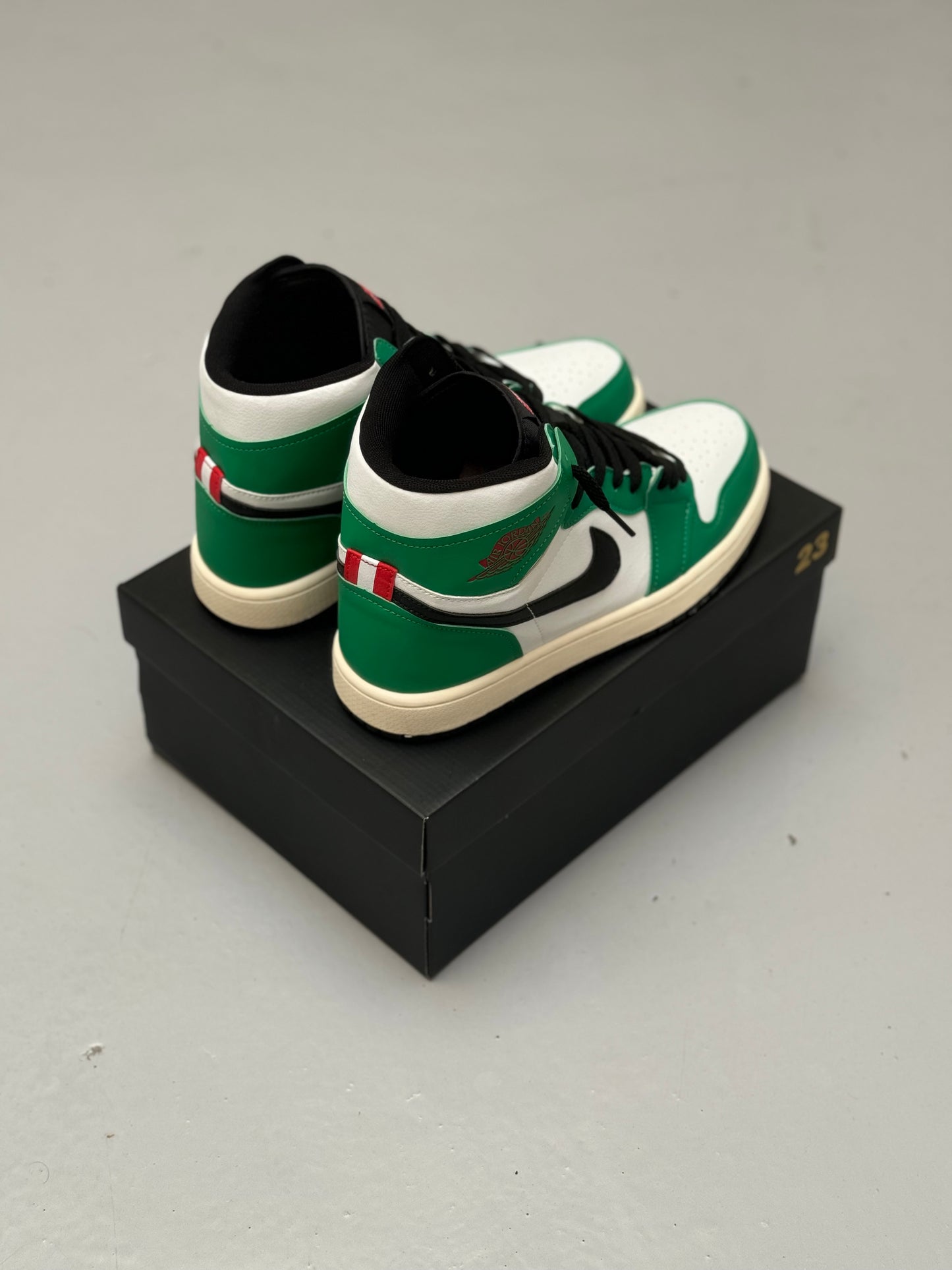 Air Jordan Retro 1 Lucky Green