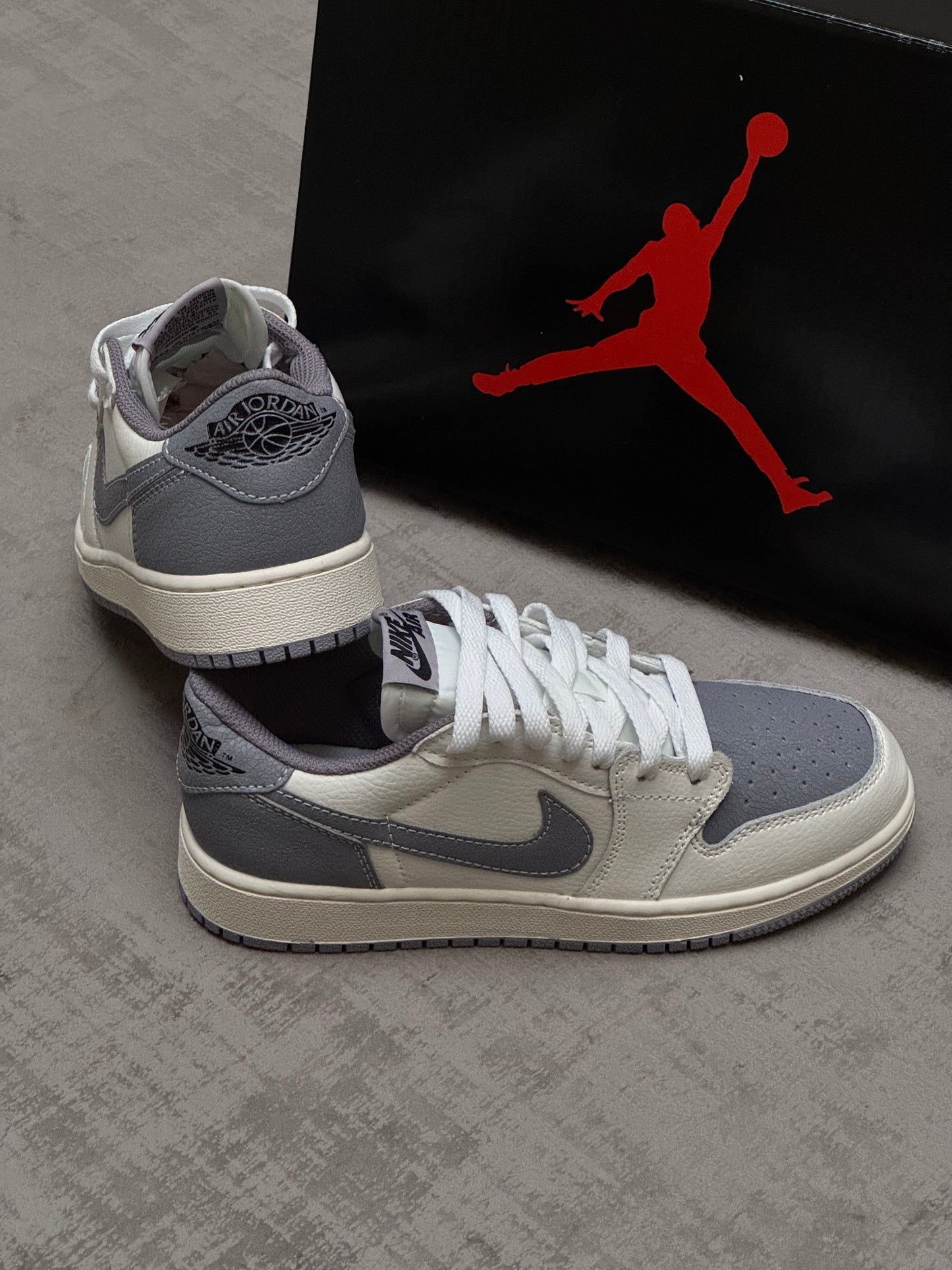 Air Jordan 1 Low ‘Atmostphere Grey’