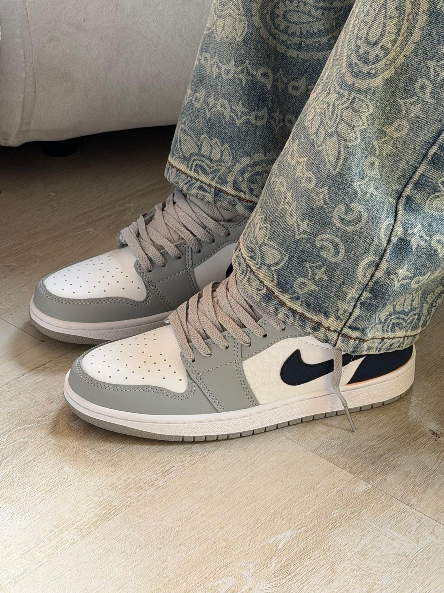 Air Jordan 1 Grey