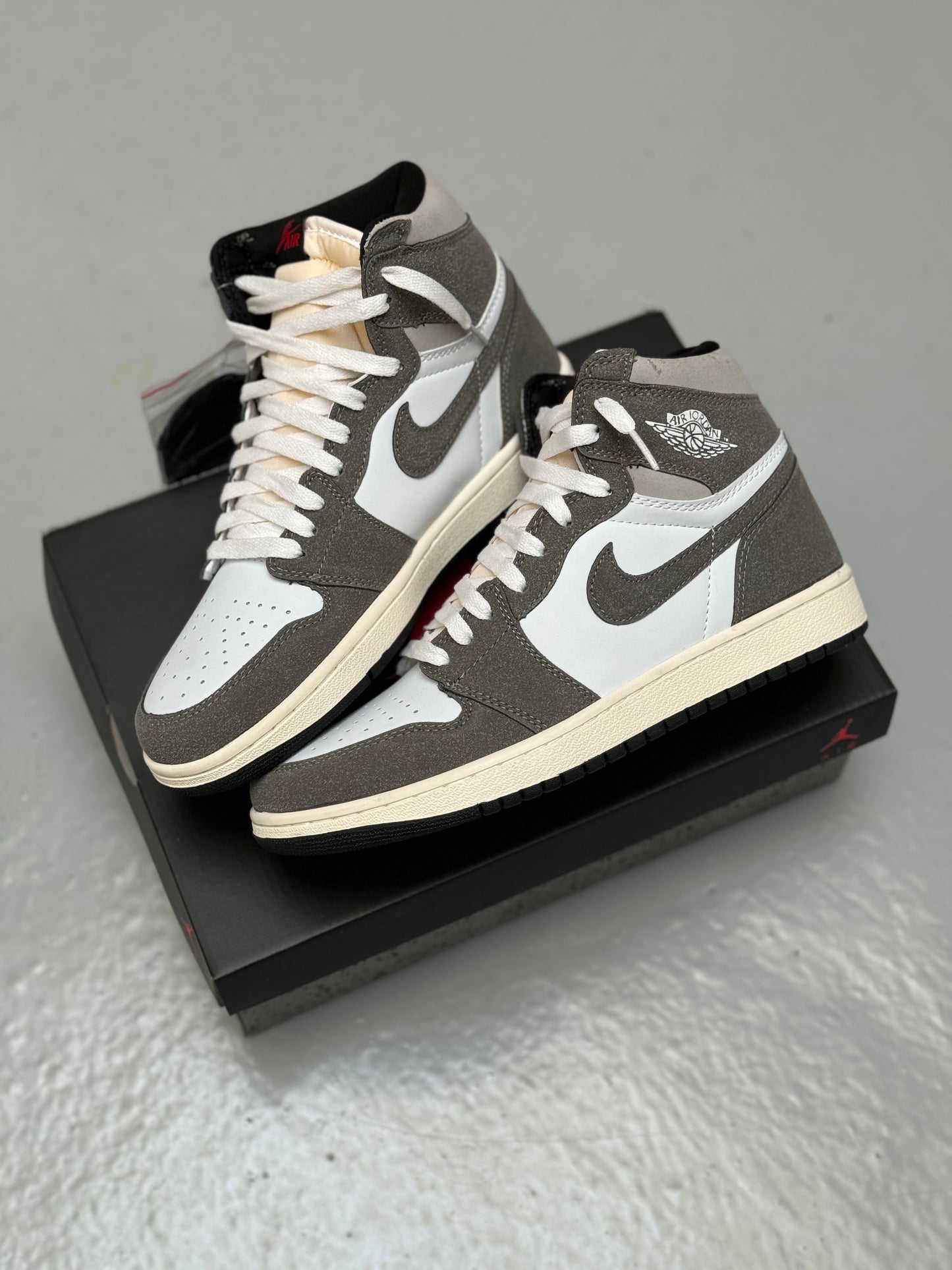 Air Jordan Retro 1 Black Fire Red