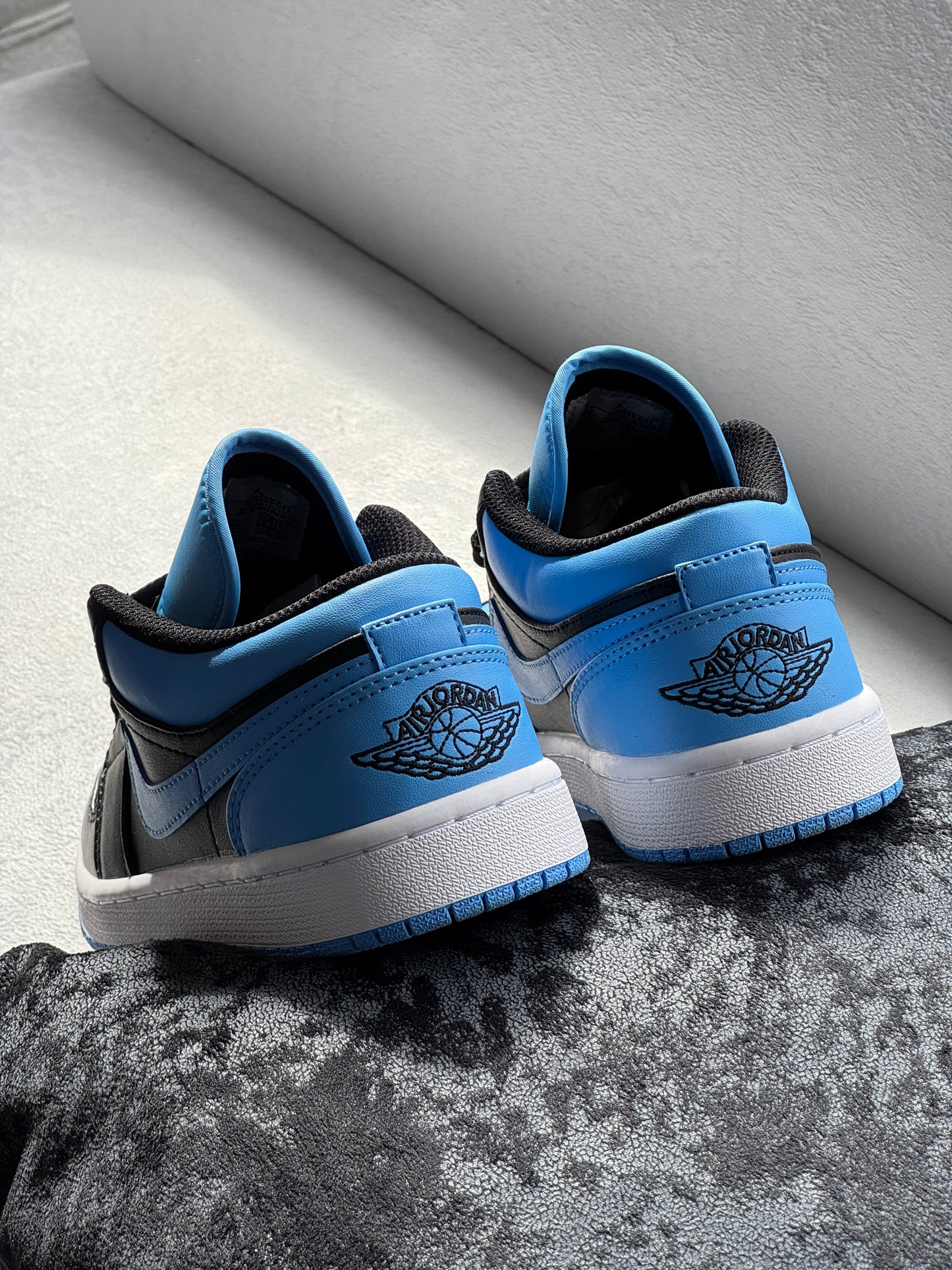 Air Jordan 1 Low University Blue