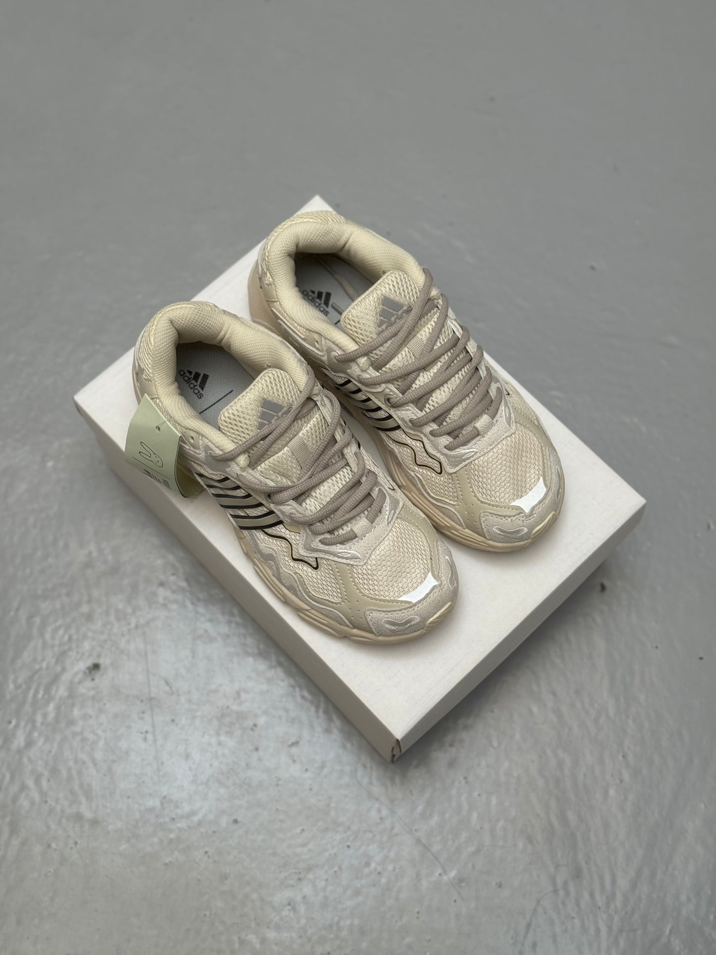 Adidas Respose CL x Bad Bunny Wonder White