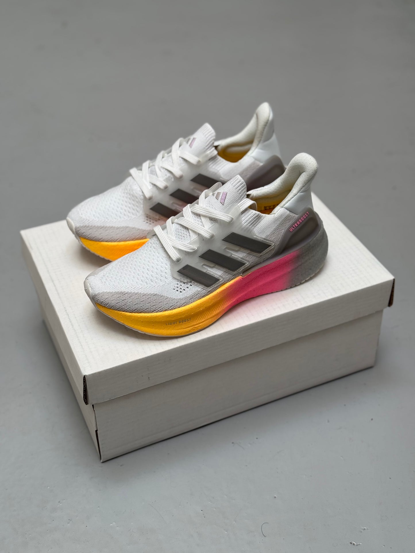 Adidas UltraBoost “Light Boost” Gris
