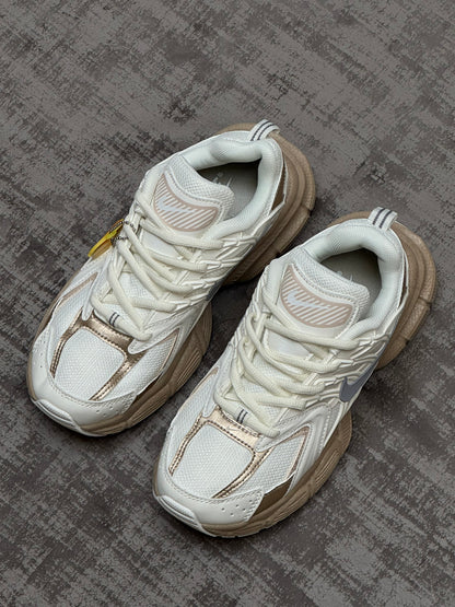 Nike Skate Beige