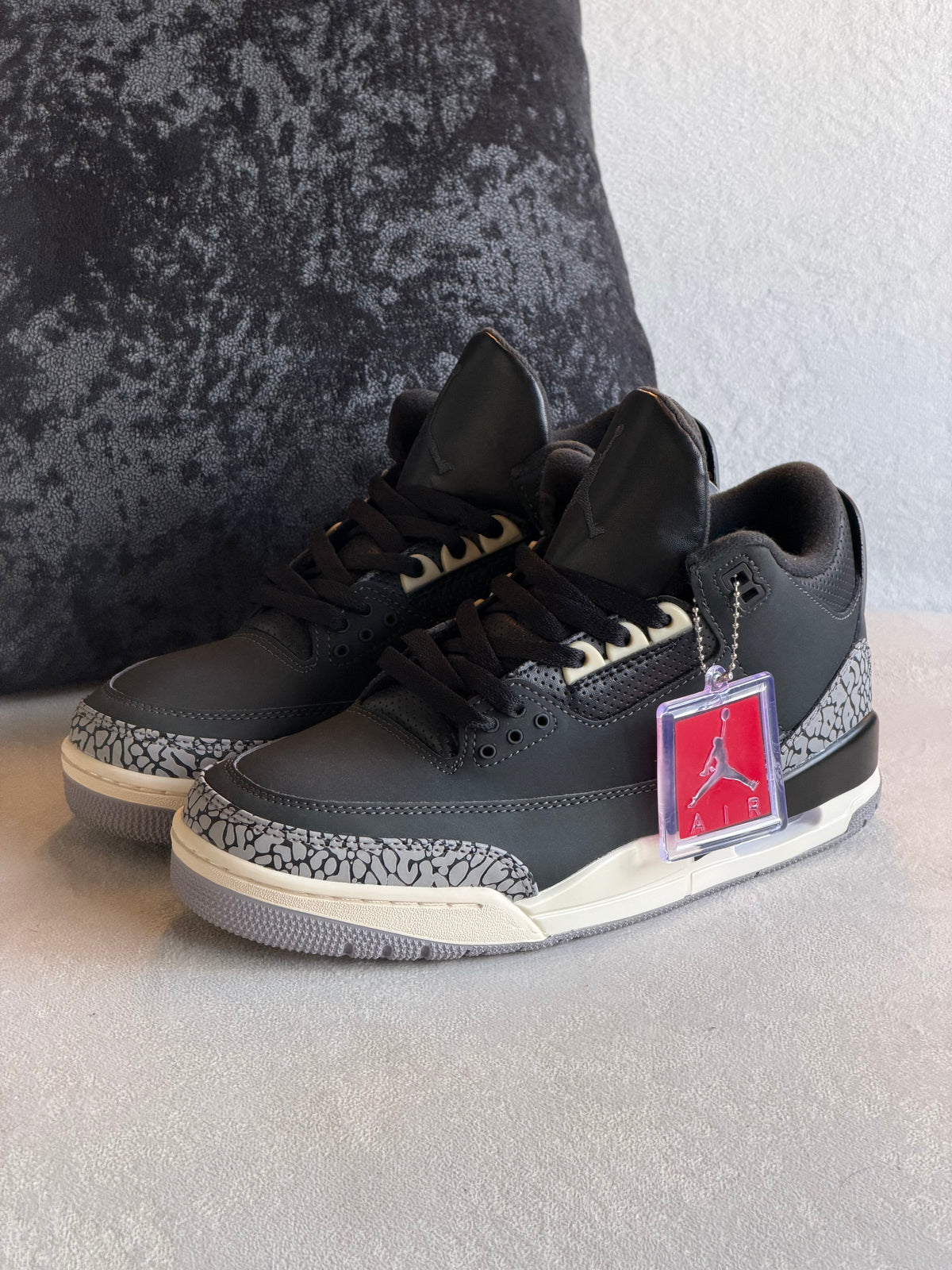 Air Jordan Retro 3 Cement