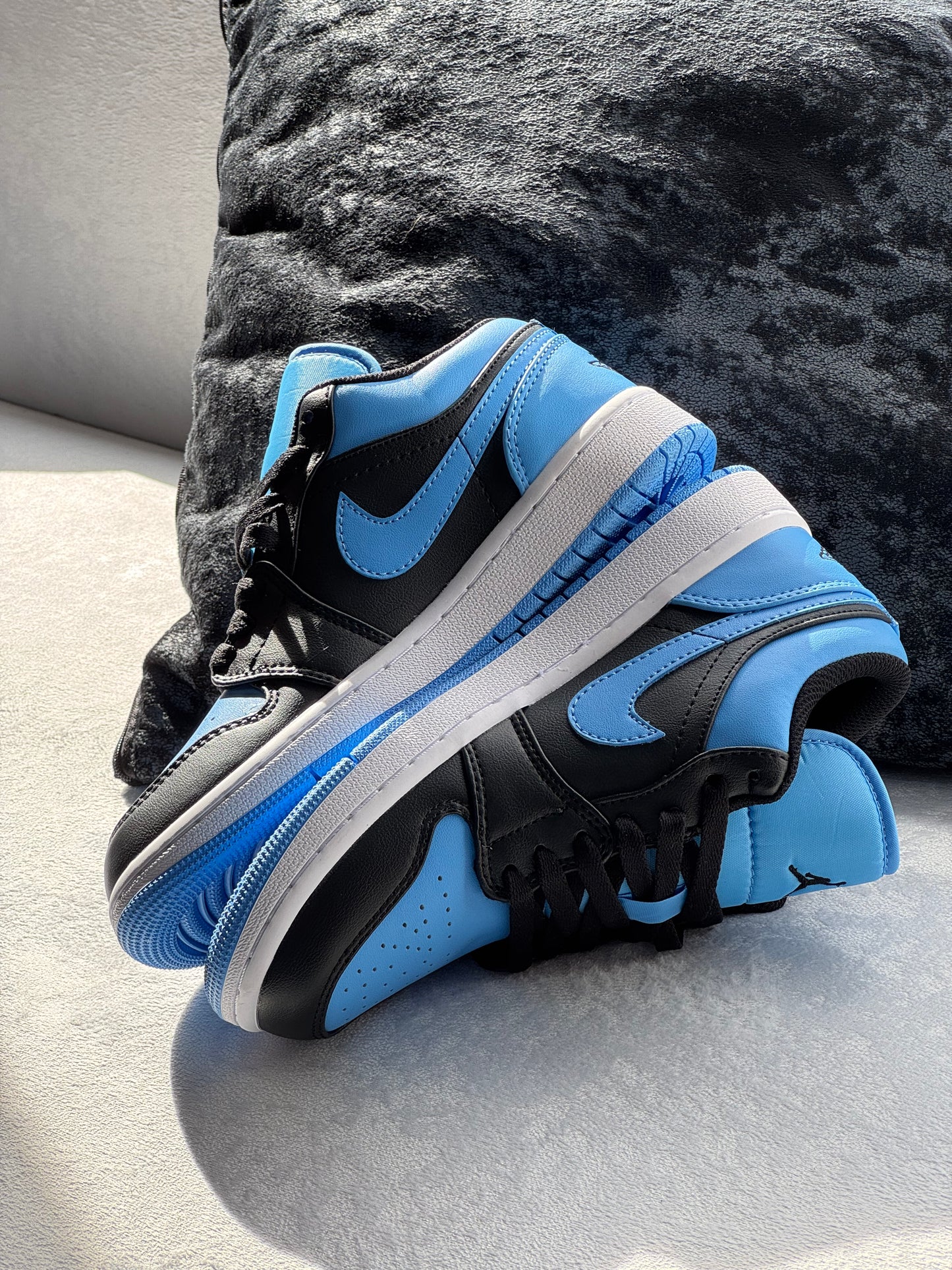 Air Jordan 1 Low University Blue