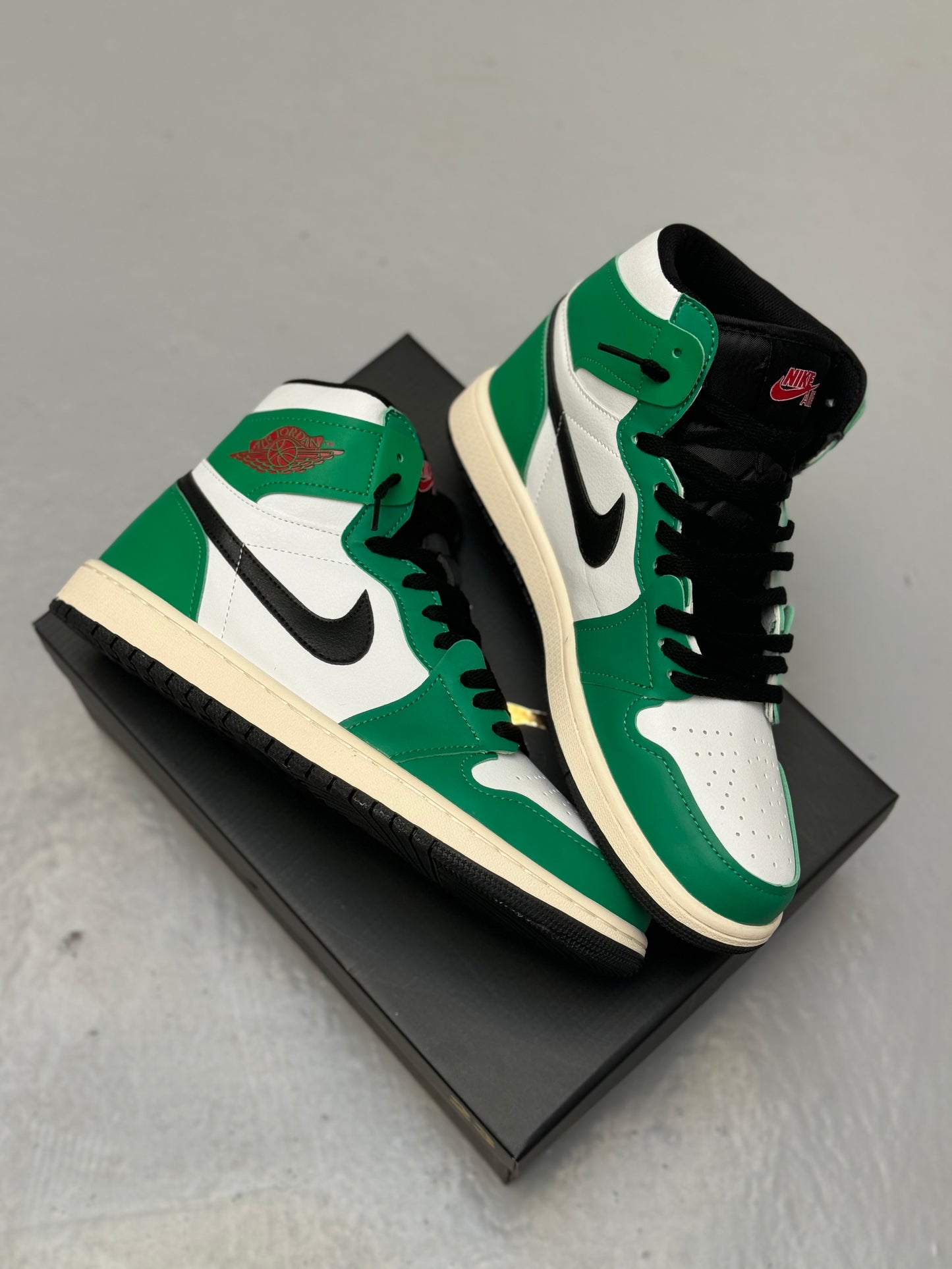 Air Jordan Retro 1 Lucky Green
