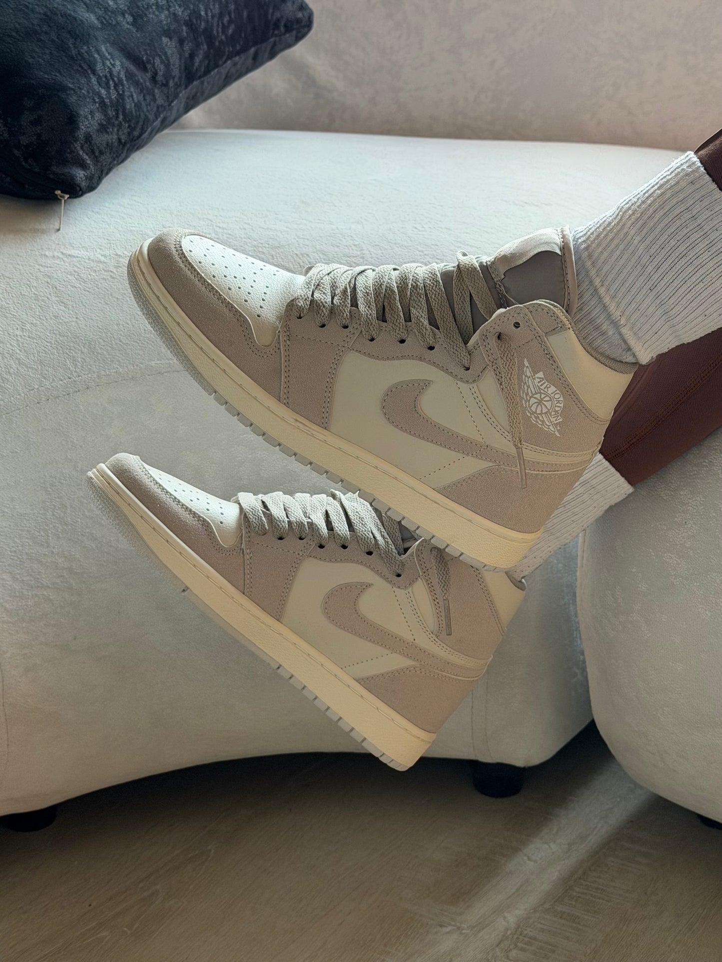 Nike Air Jordan 1 Mid 'Legend Light Brown Khaki Phantom'