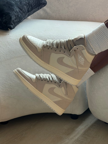 Nike Air Jordan 1 Mid 'Legend Light Brown Khaki Phantom'