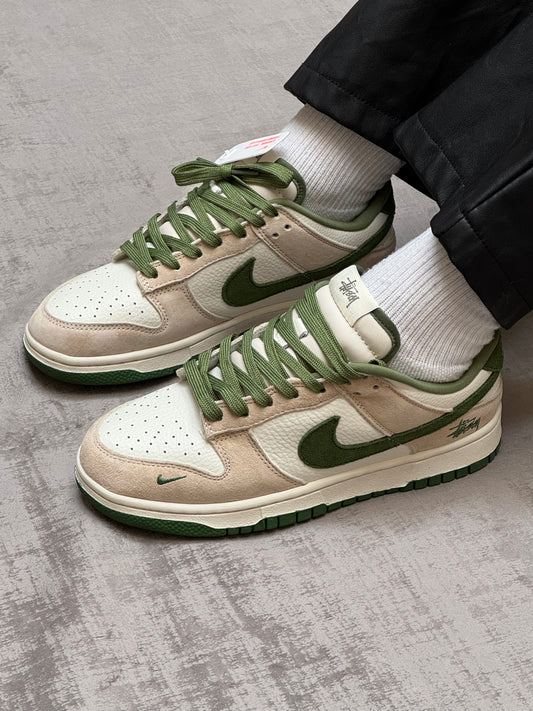 Nike SB Dunk Low Stussy