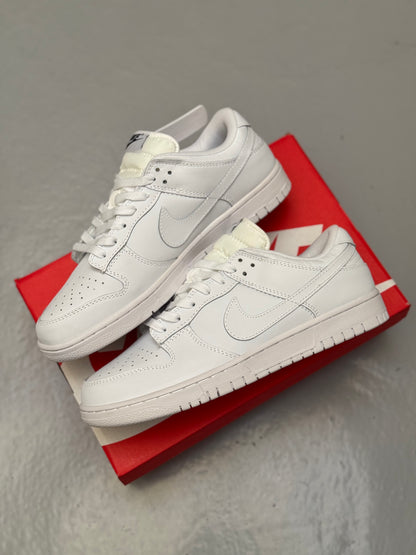 Nike Dunk Low Triple White