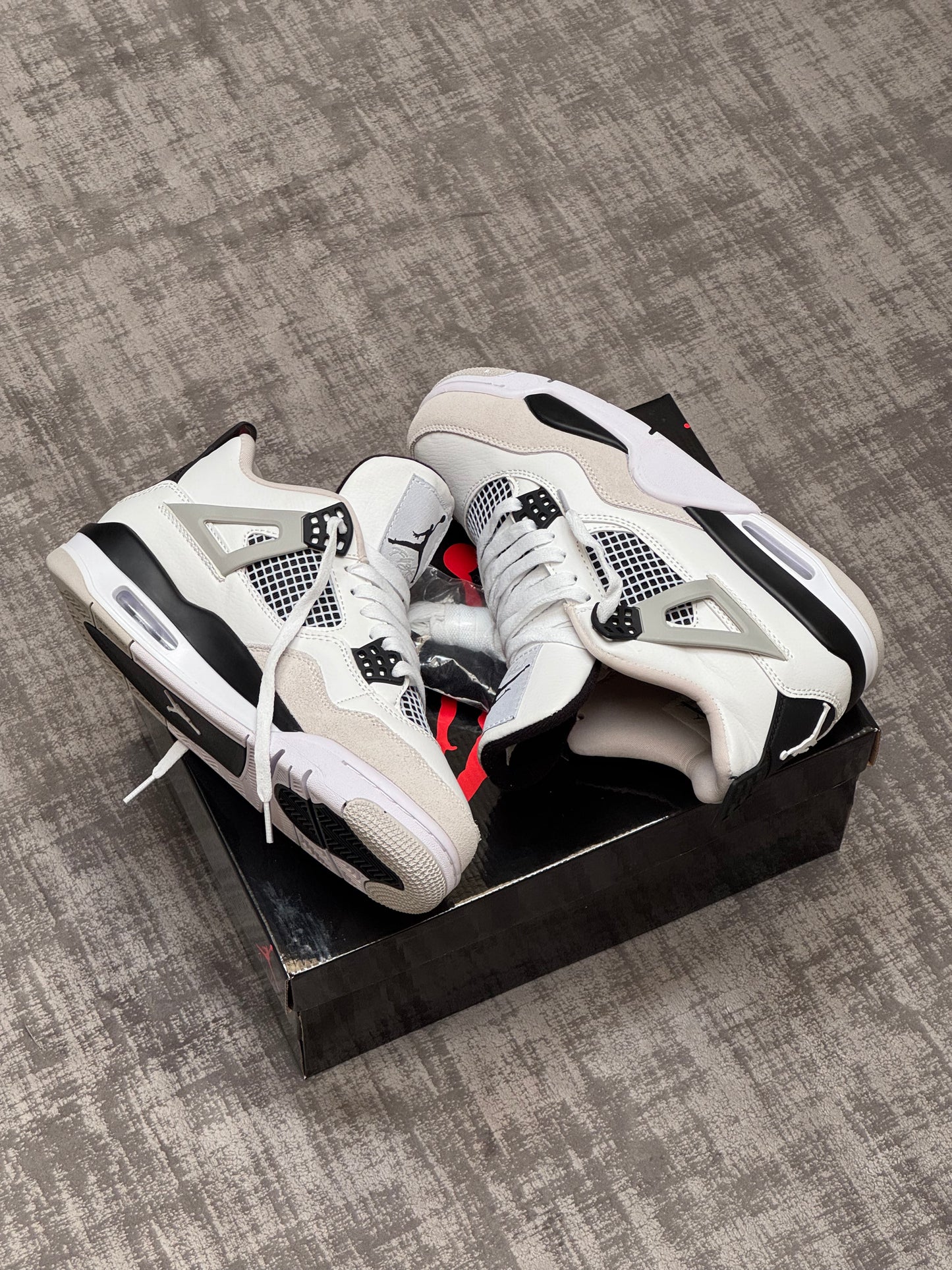 Jordan Retro 4 Military Black
