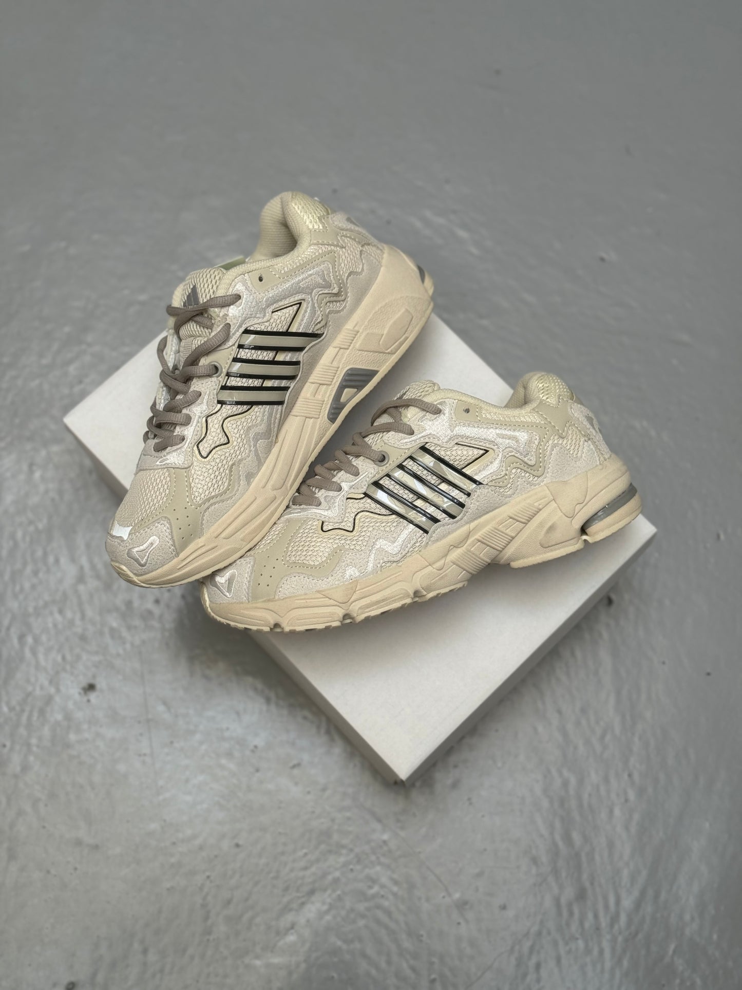 Adidas Respose CL x Bad Bunny Wonder White