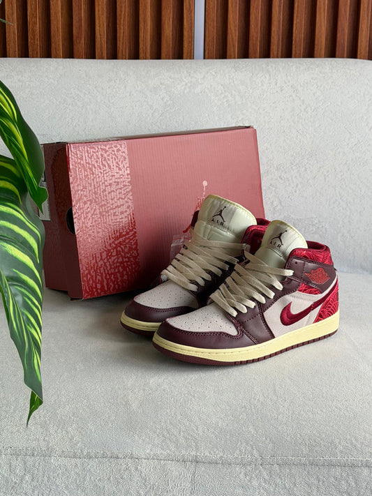 Air Jordan 1 Mid SE "Tiki Leaf"