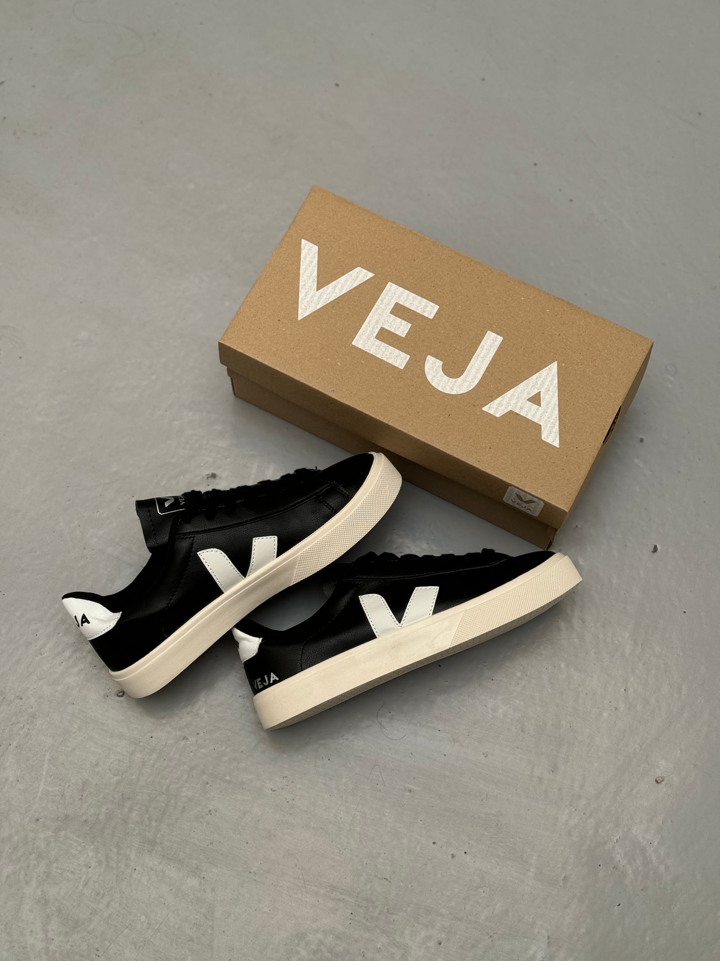 Veja Black