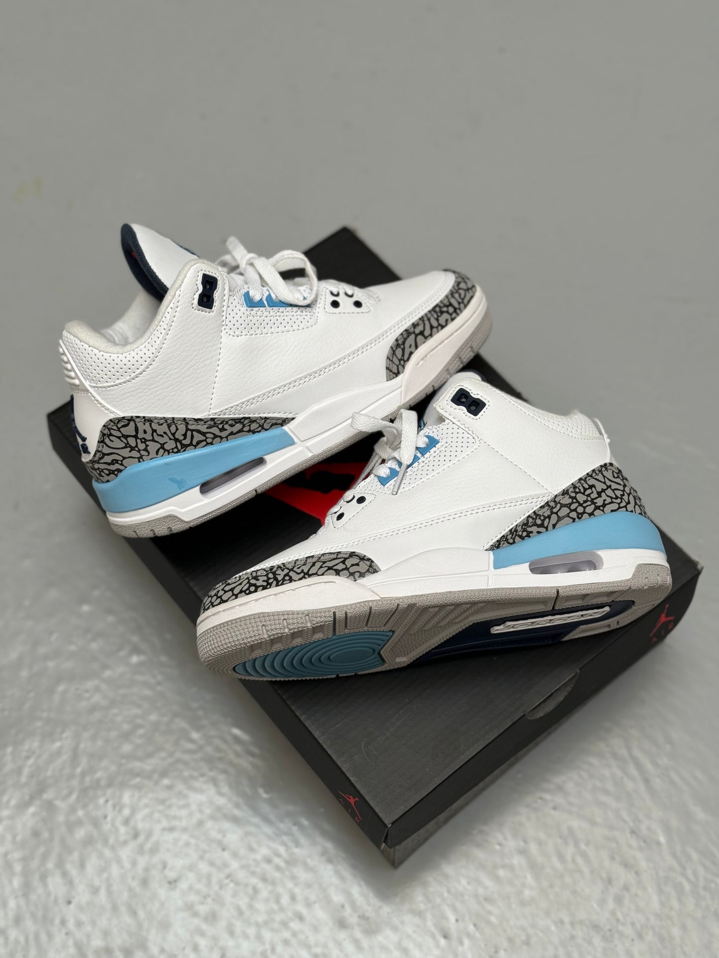 Air Jordan Retro 3 UNC