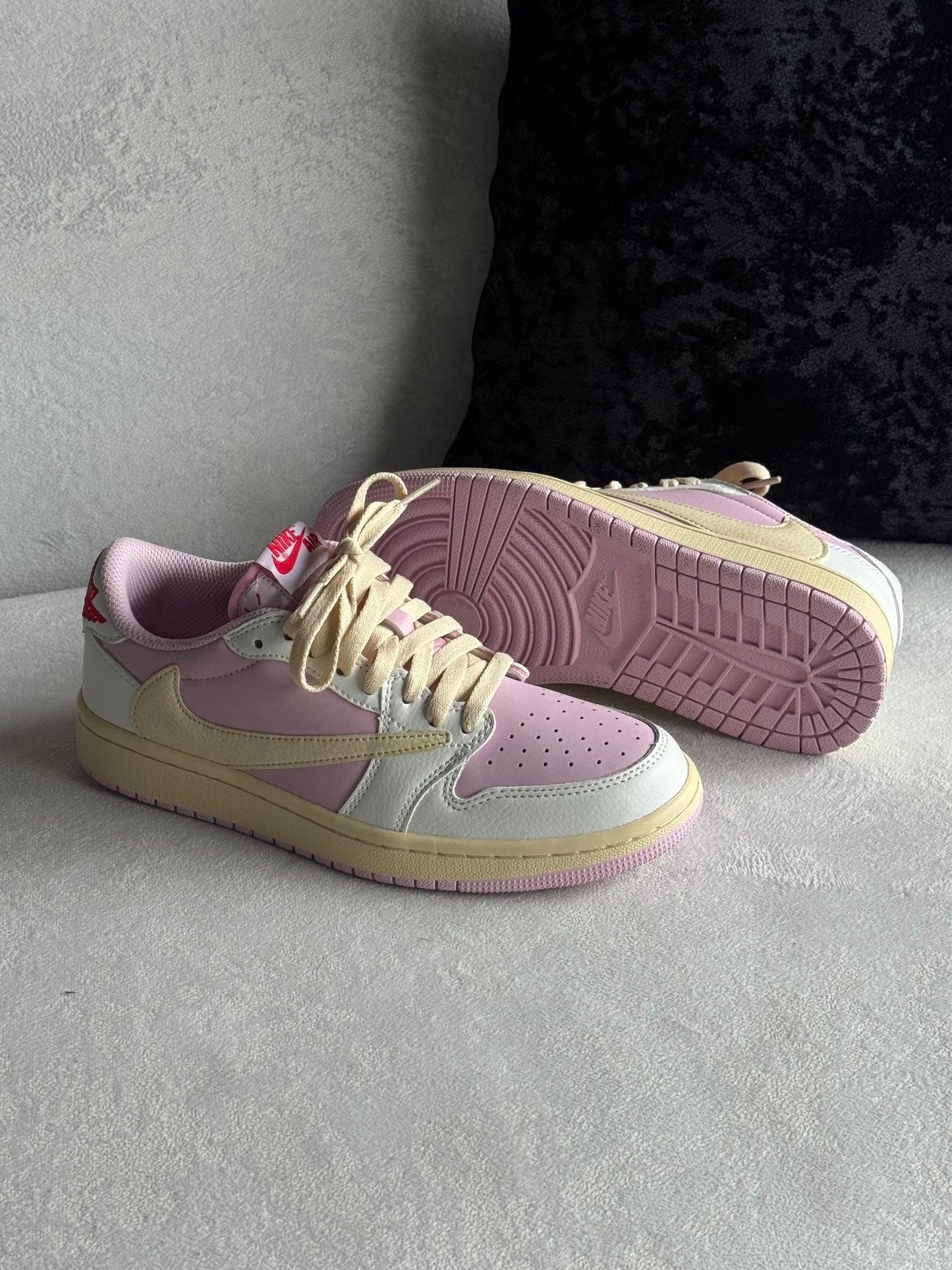 Nike Air Jordan 1 Low OG SP x Travis Scott "Shy Pink"