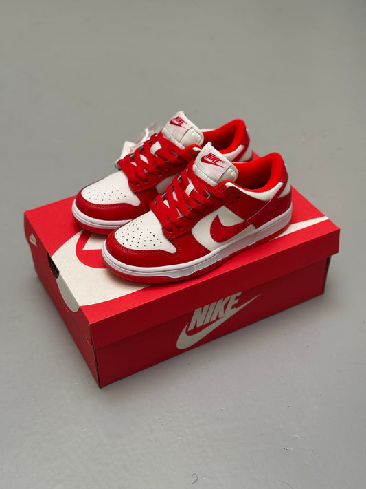 Nike SB Dunk Red