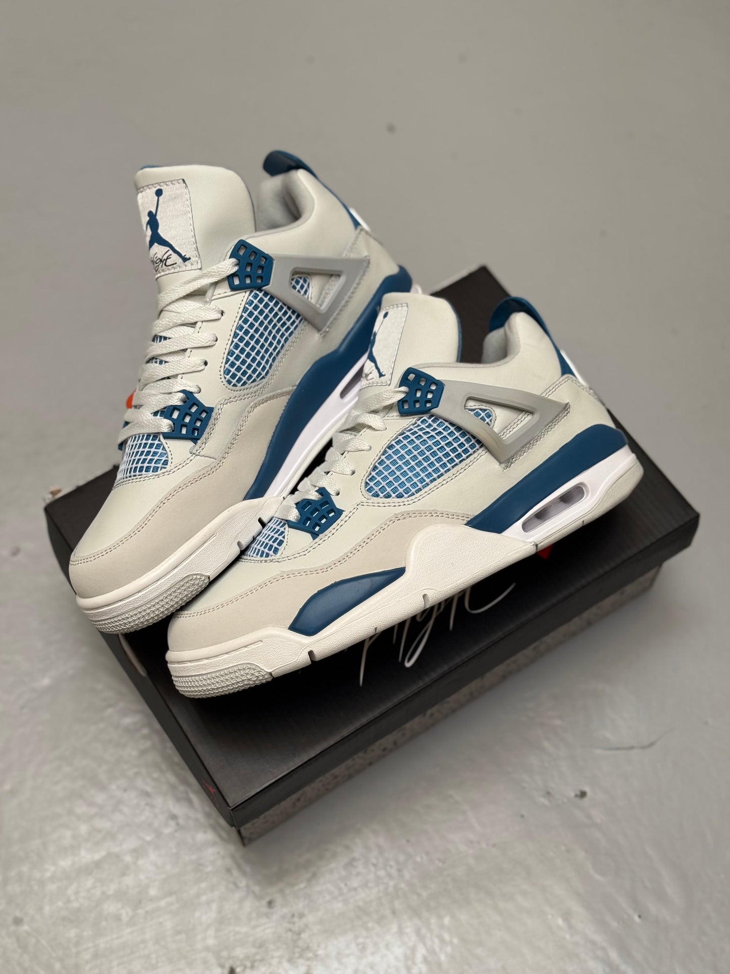 Air Jordan 4 Military Blue