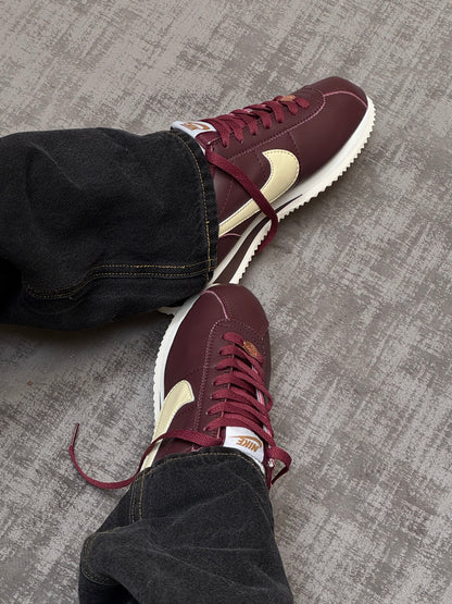 Nike Cortez Vinotinto