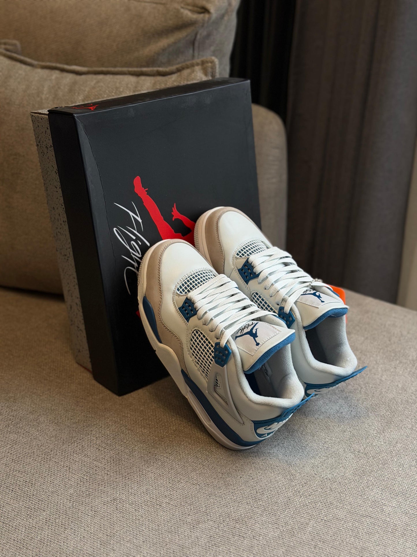 Air Jordan Retro 4 Military Blue